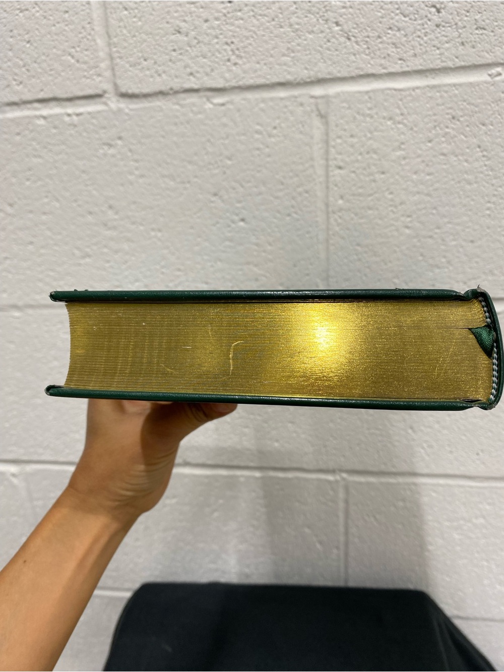 Charles Dickens Oliver Twist Collectible Green Hardcover | Gilt Edges - Picture 5 of 10